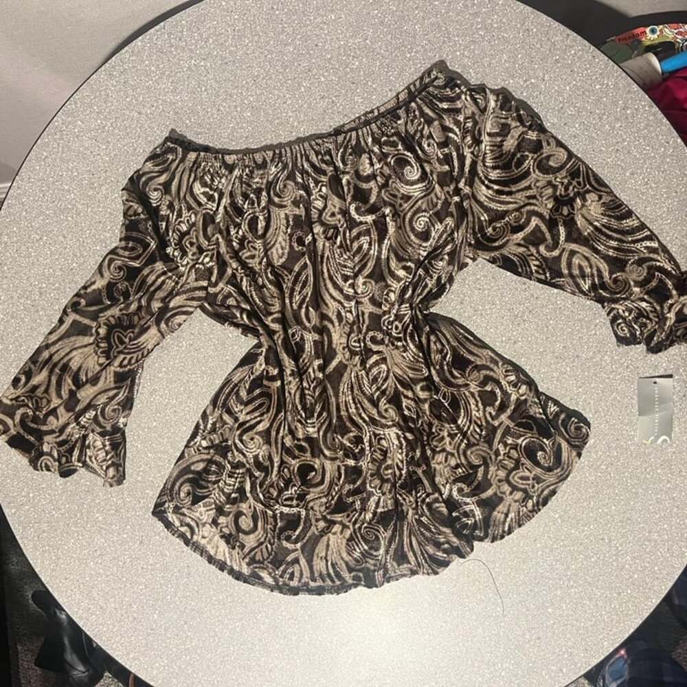Valerie Stevens Medium Off The Shoulder Shirt